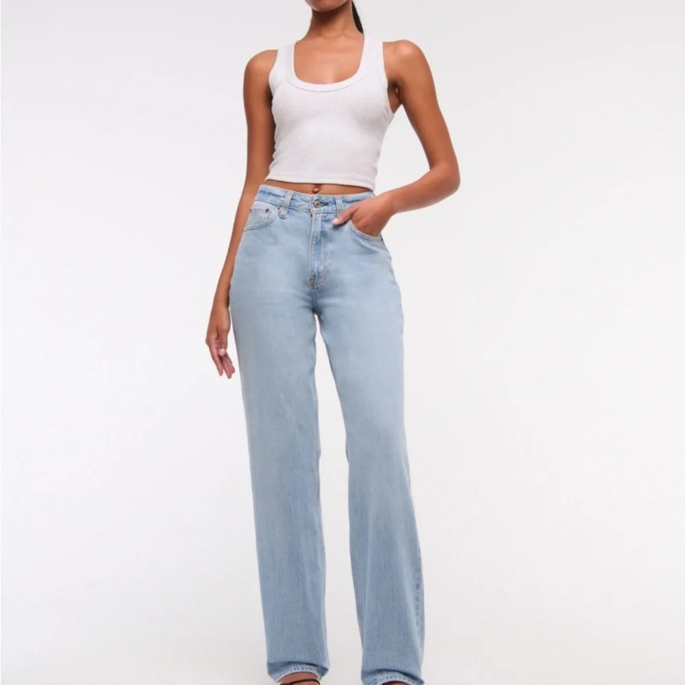 Abercrombie & Fitch Curve Love High Rise Loose Jeans - Picture 1 of 6